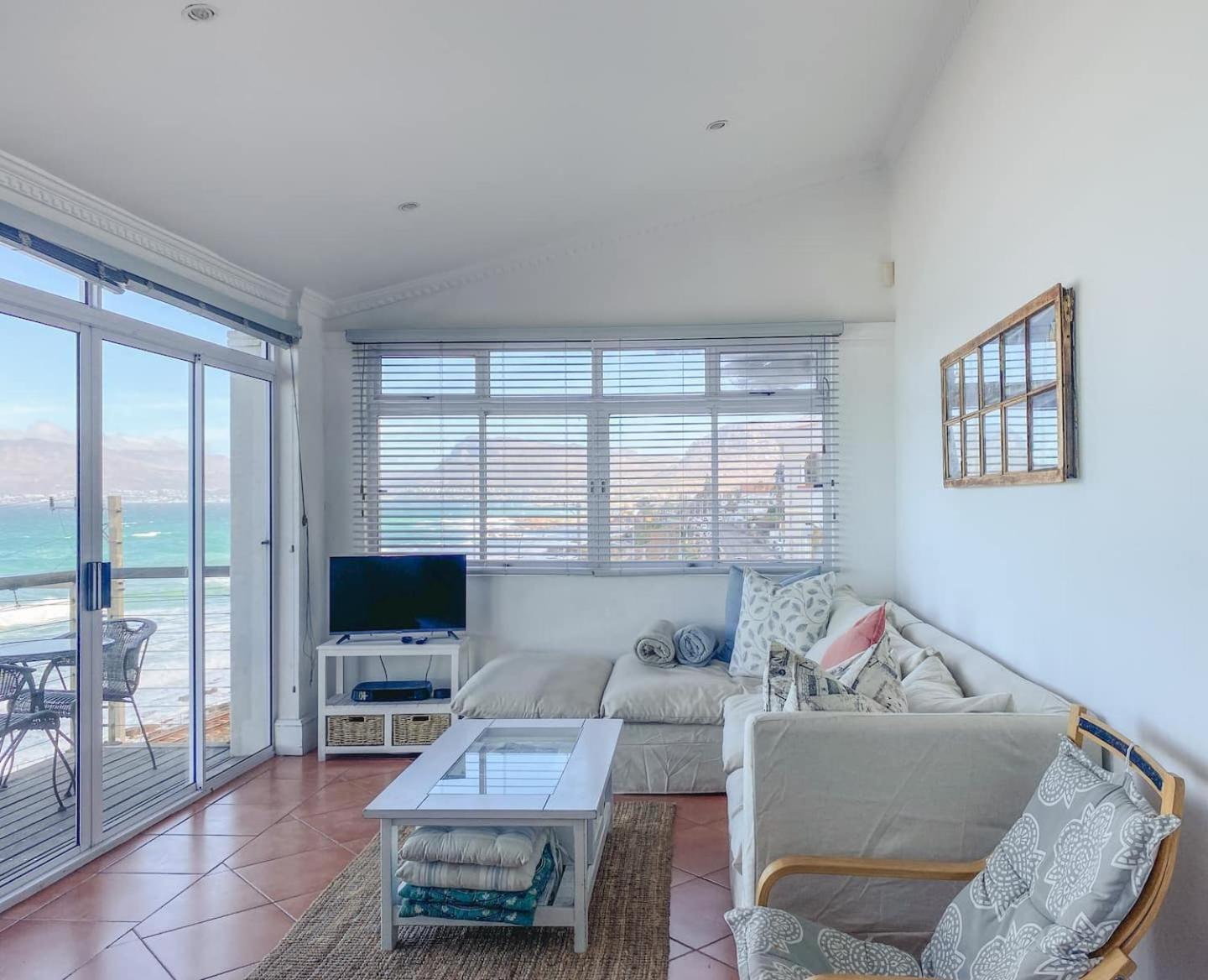 Oceanfront Penthouse By Open Home Muizenberg Exterior foto