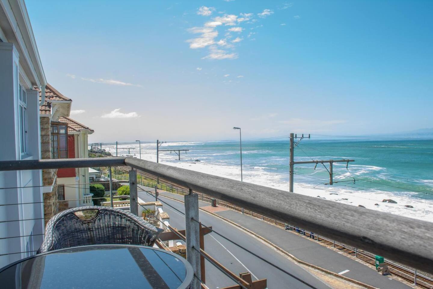 Oceanfront Penthouse By Open Home Muizenberg Exterior foto